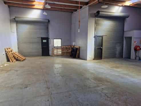 High profile showroom warehouse
