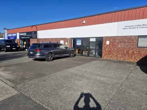 High profile showroom warehouse