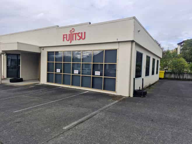 Convenient ground floor with parking at door