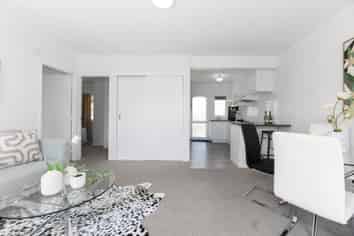9/1 Glen Road, Browns Bay