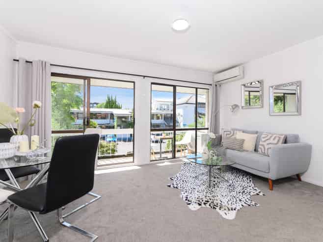 9/1 Glen Road, Browns Bay