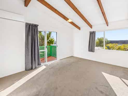 2/191 Titirangi Road, Titirangi