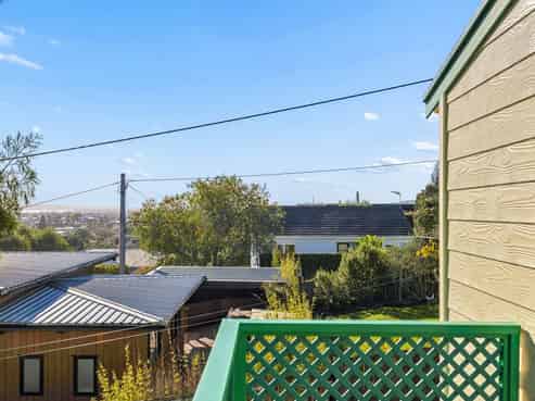 2/191 Titirangi Road, Titirangi