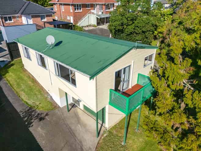 2/191 Titirangi Road, Titirangi