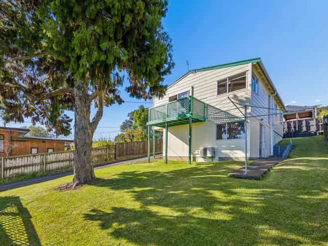 2/191 Titirangi Road, Titirangi