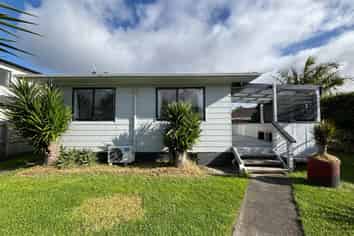 1/710 Te Atatu Road, Te Atatu Peninsula