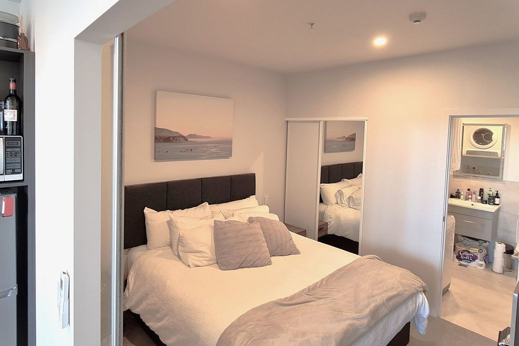 Furnished Unit With Parking & Electricity included - Vista 5