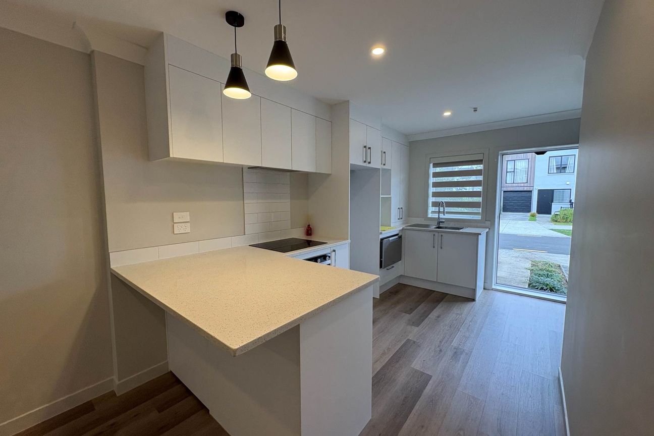 The Ultimate Blend of Comfort, Style & Unbeata... - Widok 2