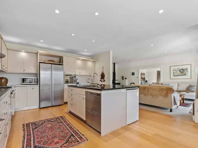 18 Searells Road, Strowan