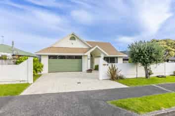 318 Manly Street, Paraparaumu Beach