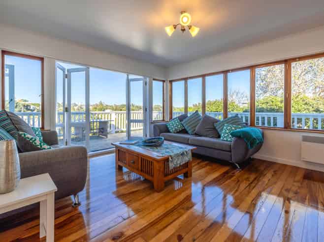 22 Marama Avenue, Surfdale