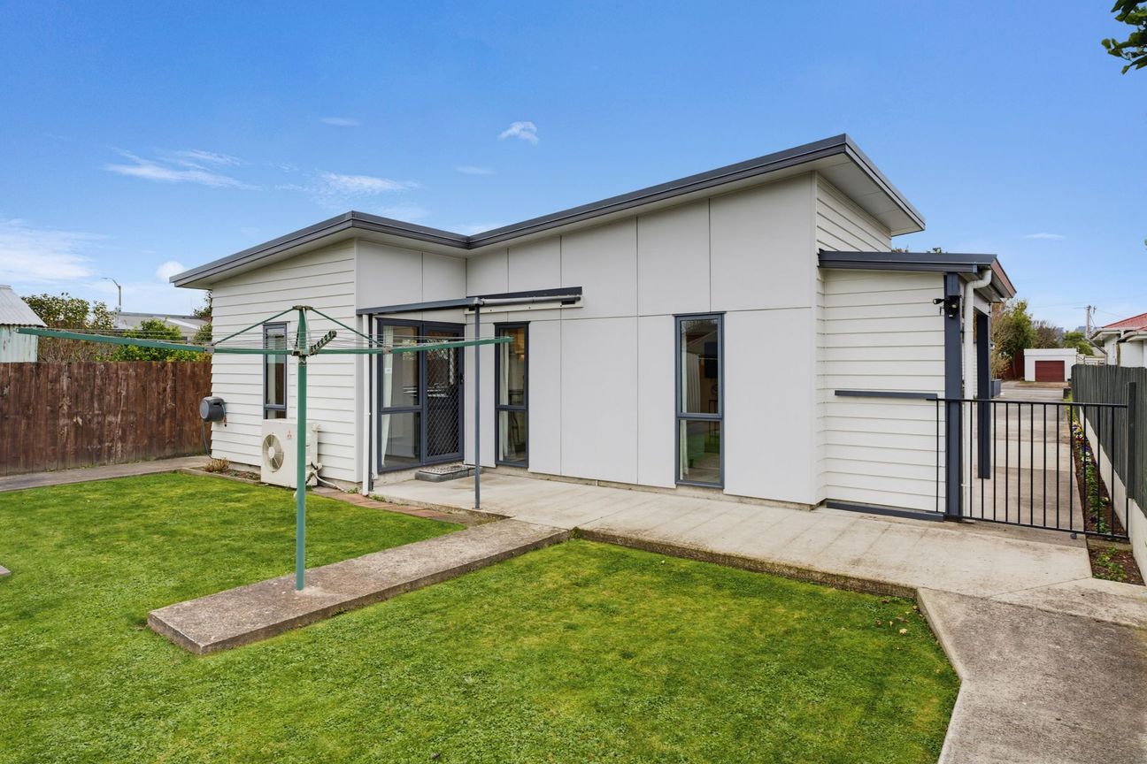 Modern, Double Glazed, Freehold, Walk to Shops - Widok 3