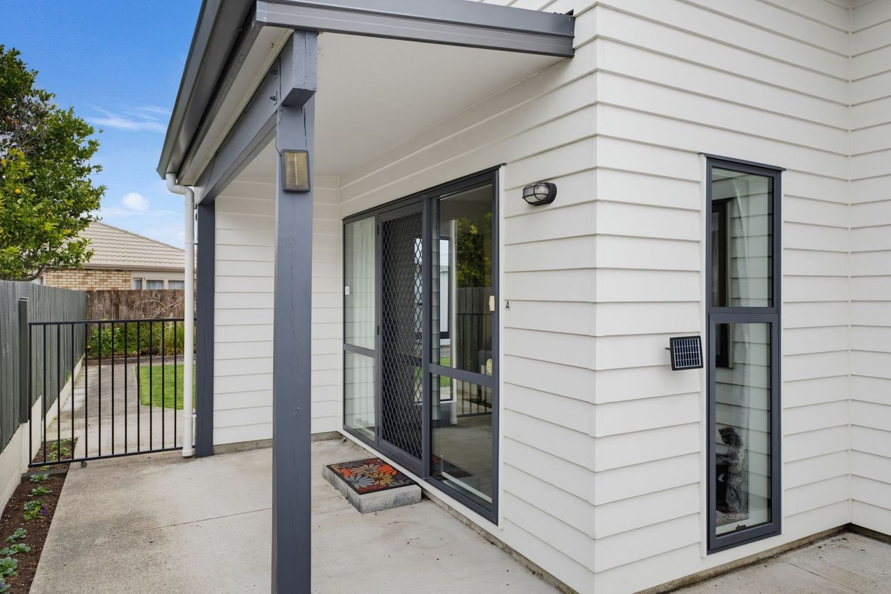 Modern, Double Glazed, Freehold, Walk to Shops - Widok 6