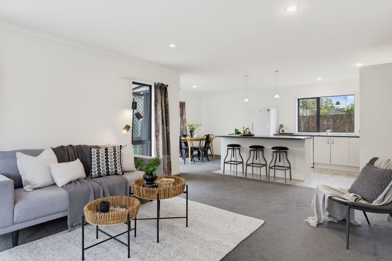 Modern, Double Glazed, Freehold, Walk to Shops - Widok 2