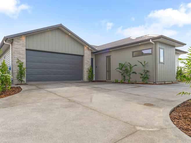 8 Lambert Road, Wainui