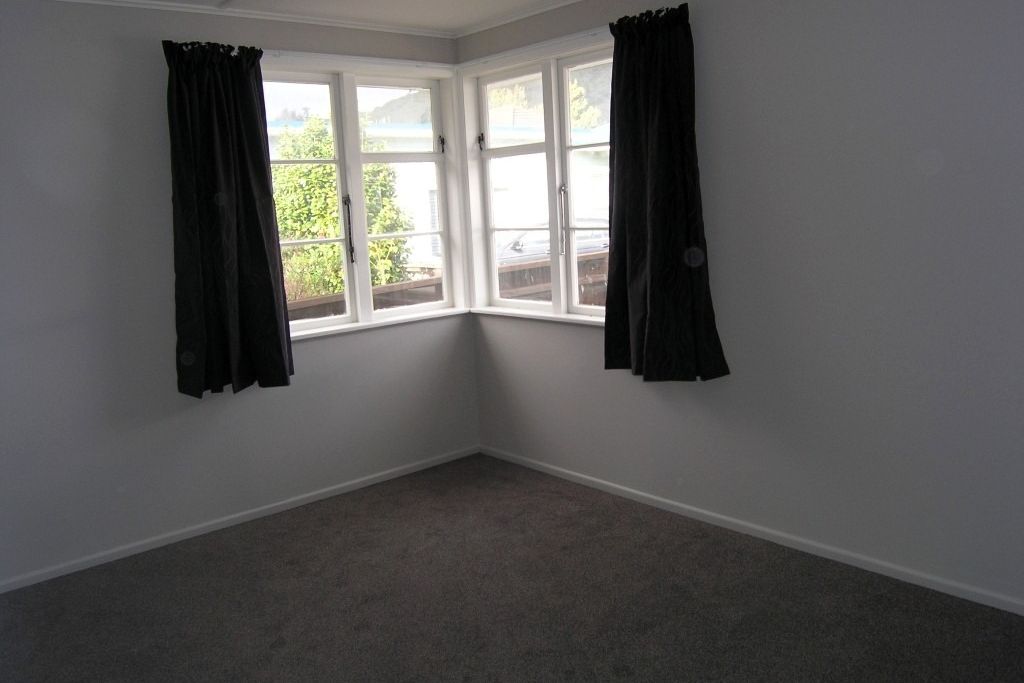 Wainuiomata Living - Vista 4