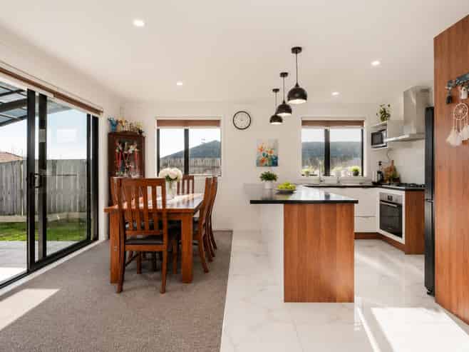 6 Heke Lane, Glenview
