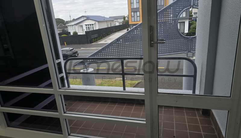 1A/129 Onewa Road, Northcote
