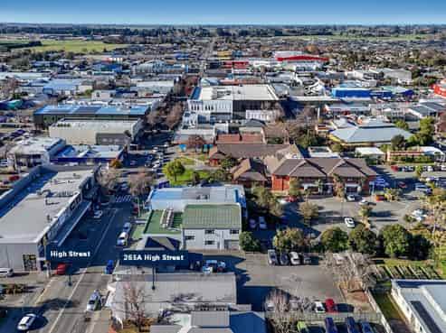 Frontage-focused retail space on High Street