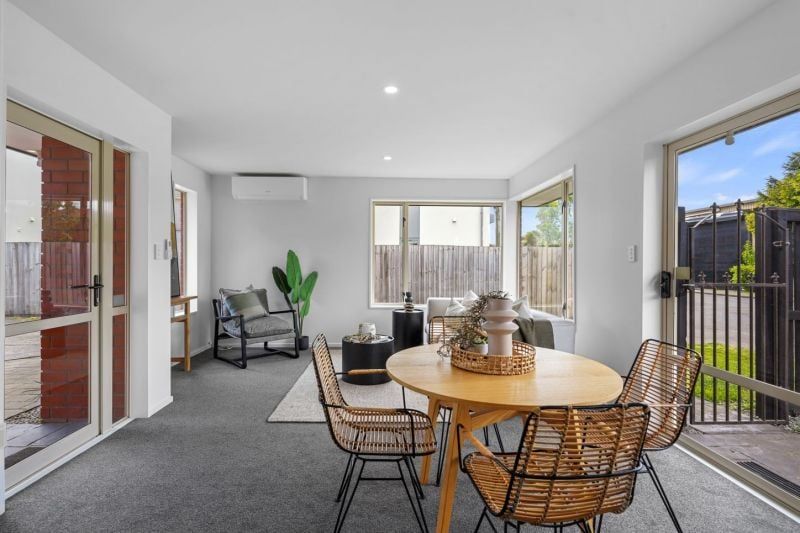 SYDENHAM - RENOVATED THREE BEDROOM, DOUBLE GARAGE, GREAT LOCATION - Ansicht 6