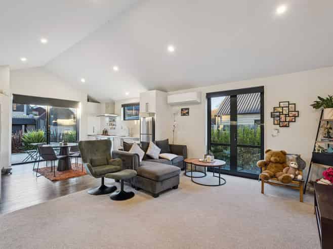 22 Huxley Place, Lake Hayes Estate