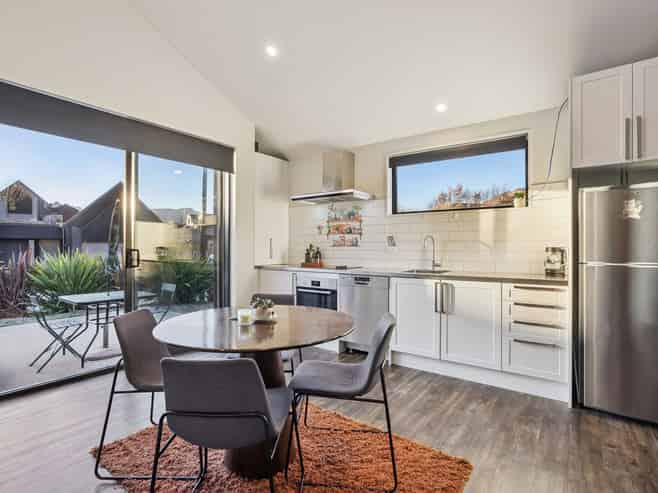 22 Huxley Place, Lake Hayes Estate