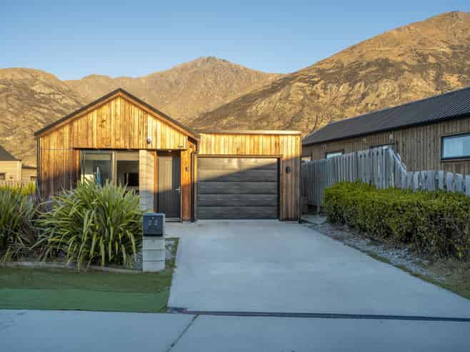 22 Huxley Place, Lake Hayes Estate