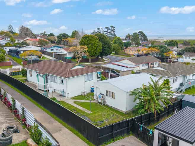 4 Bundena Place, Clendon Park
