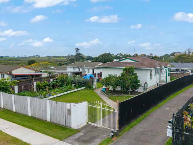 4 Bundena Place, Clendon Park