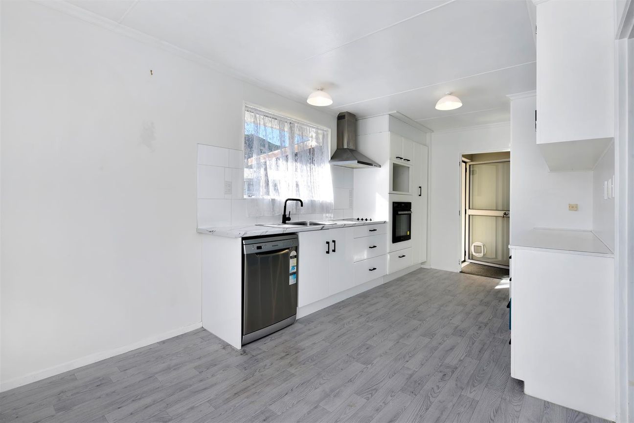 FIRST HOME DELIGHT IN A GREAT COMMUNITY - More