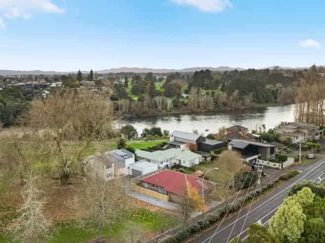 801A River Road, Chartwell