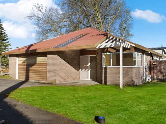 801A River Road, Chartwell