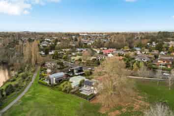 801 River Road, Chartwell