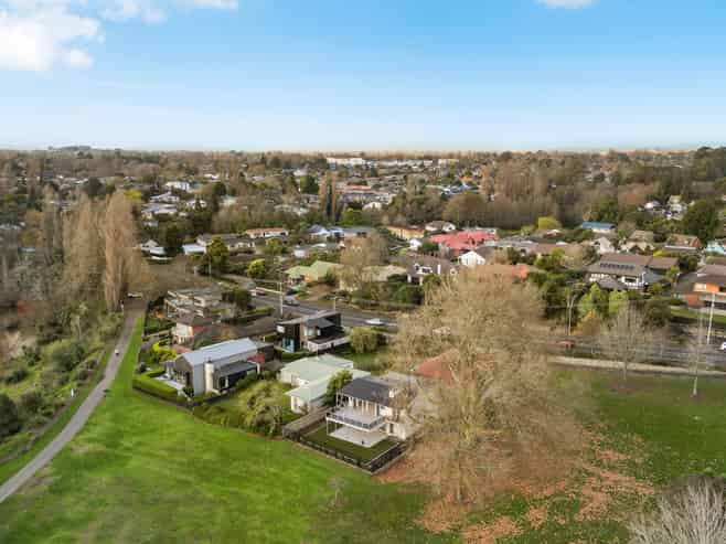 801 River Road, Chartwell