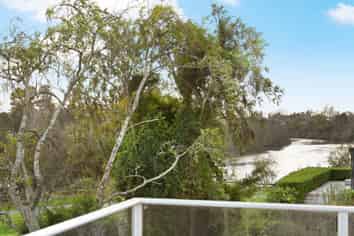 801 River Road, Chartwell