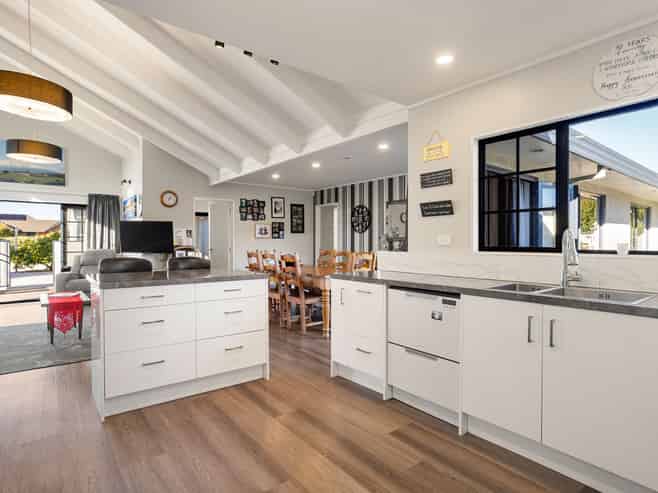 64 Athlone Drive, Cambridge