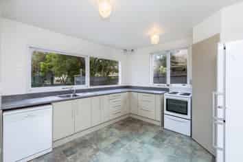 2 Gloucester Street, Silverstream