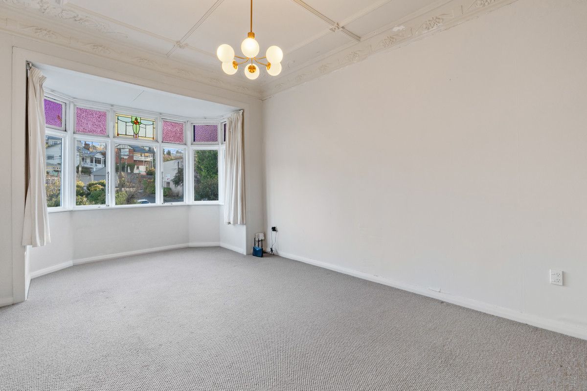 Charming Home Offering Flexible Family Living - Vista 4