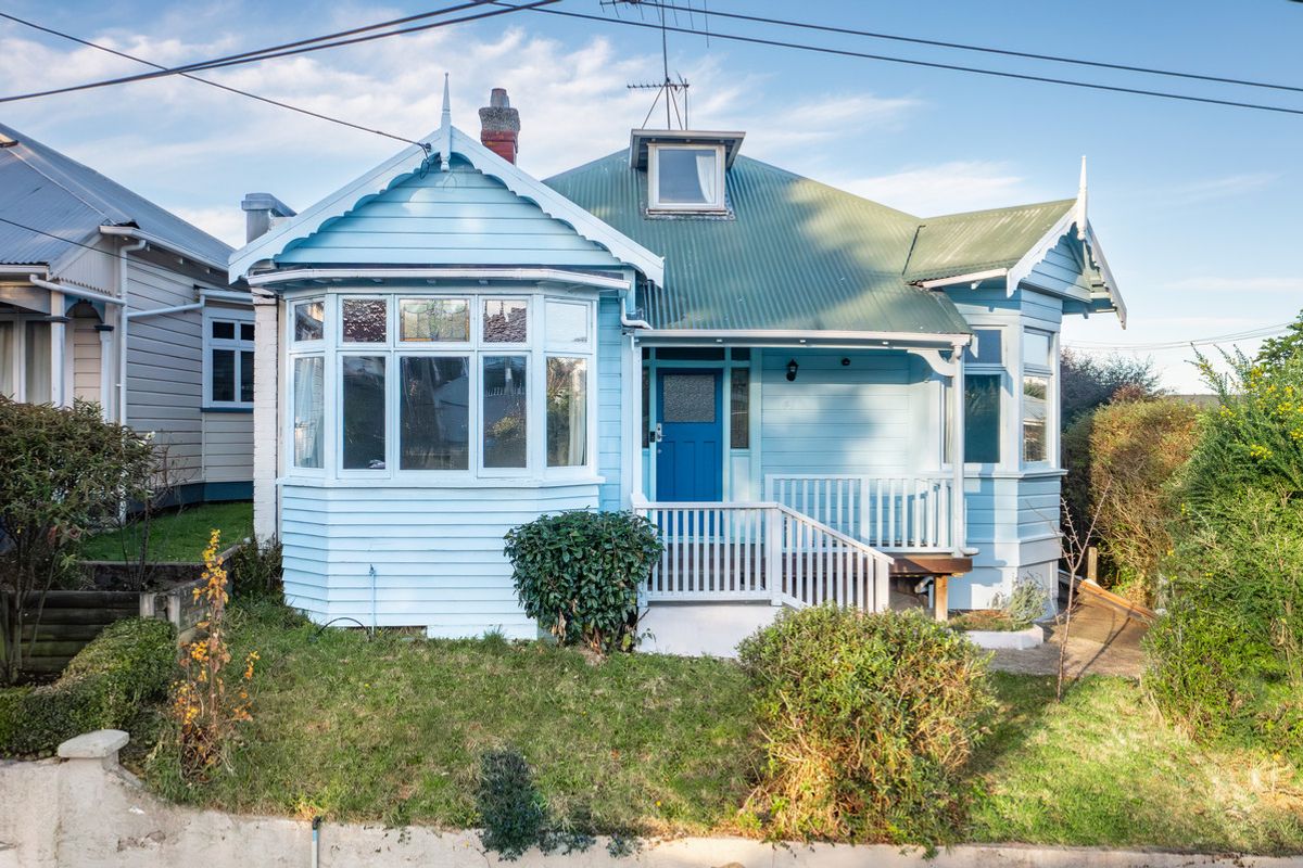Charming Home Offering Flexible Family Living - Vista 2