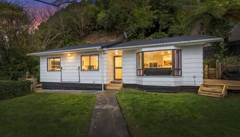 9 Westwood Road, Tawa