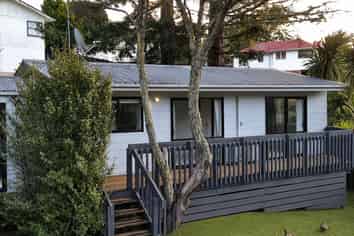 8A Wirihana Road, Titirangi
