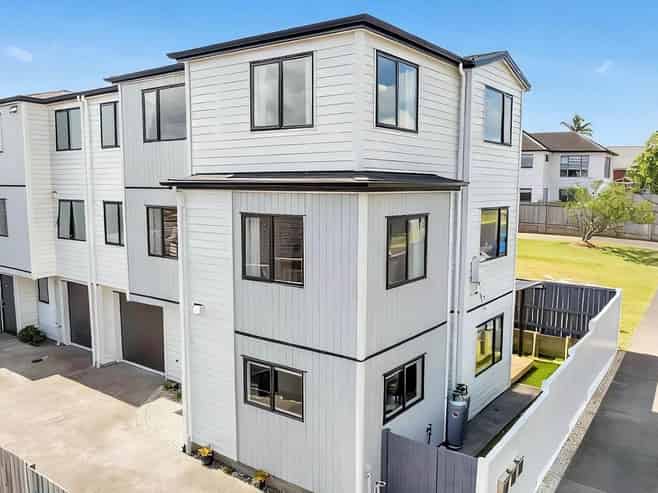 7 Waite Avenue, Mount Albert