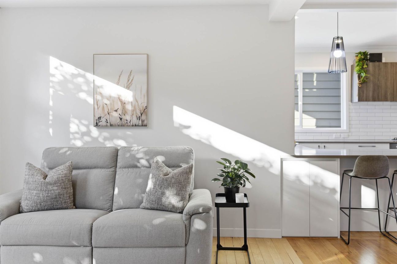 A Warm Family Haven with Mid-Century Appeal - Widok 5