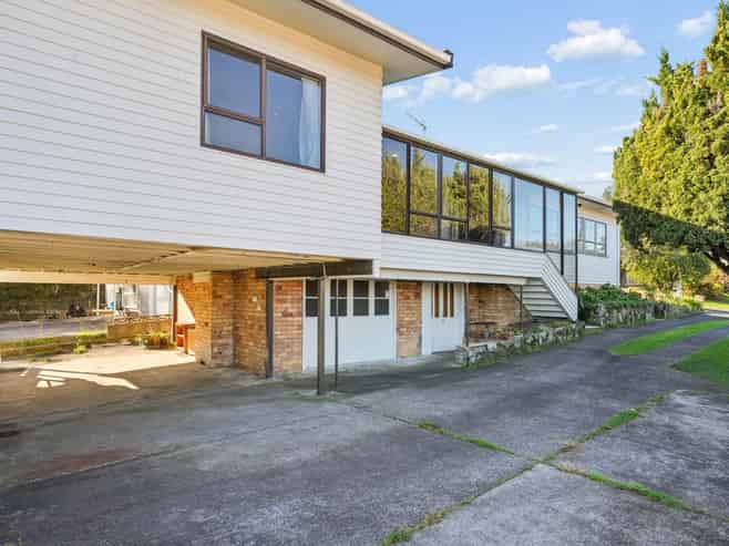 31 Laburnum Road, New Windsor