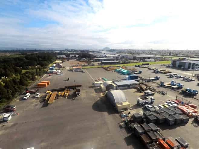Large scale secure yard in premium location