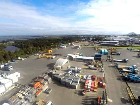 Large scale secure yard in premium location