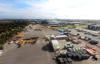 Large scale secure yard in premium location