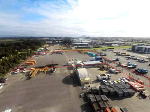 Large scale secure yard in premium location