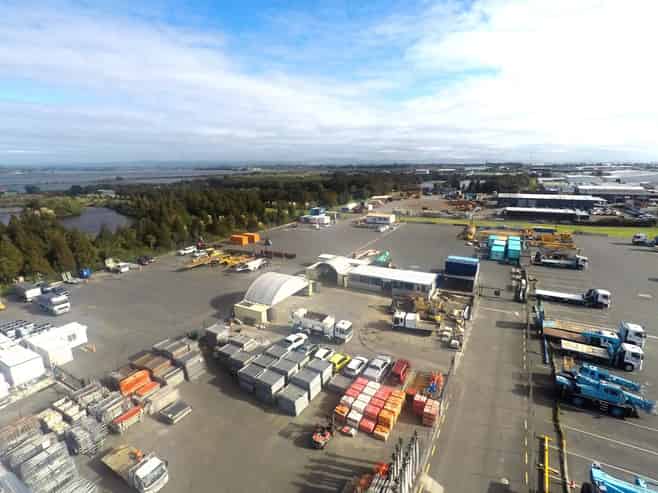 Large scale secure yard in premium location