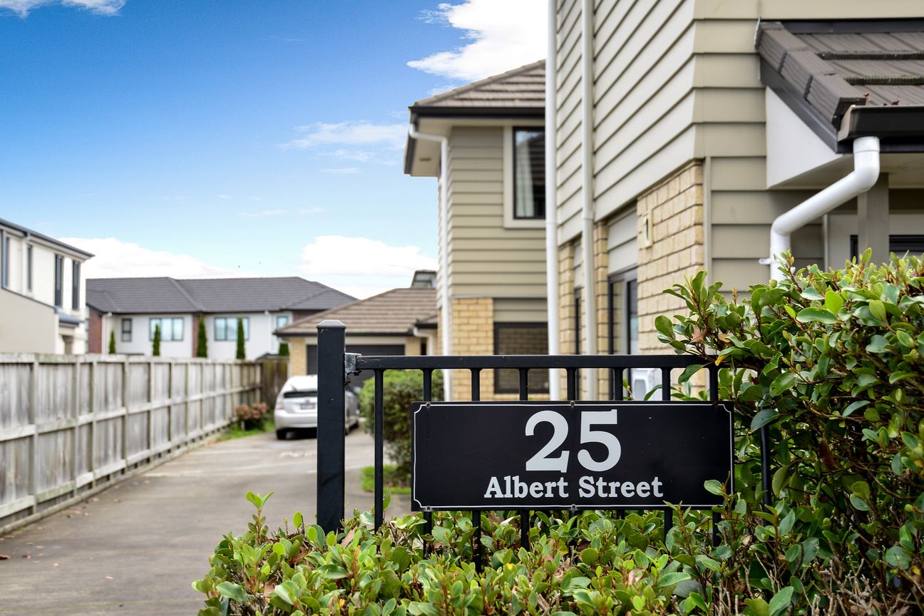 Zoned for both Hamilton Boys and Girls High Schools - Altro